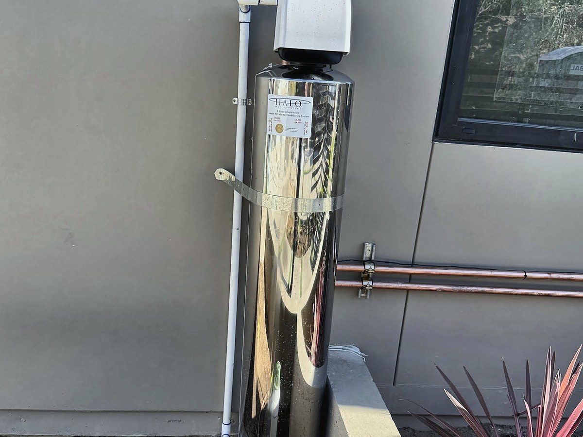 Stainless whole-house filter